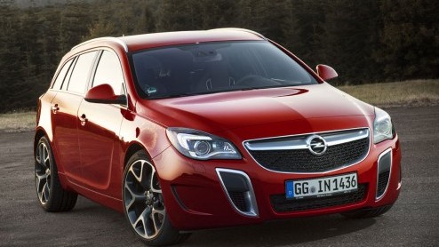 Ook topmodel Insignia OPC profiteert van de wijzigingen die Opel heeft doorgevoerd aan de Insignia. De OPC-versie debuteert net als zijn minder vermogende broertjes op de IAA in Frankfurt.