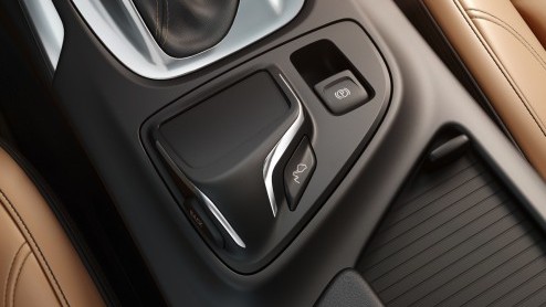 Opel Insignia vernieuwd. Een elegante neus, nieuwe infotainment en SIDI-motoren staan nu op het programma. Prijzen beginnen bij 27.995 euro.