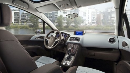 Opel neemt tijdelijk de meerprijs voor een automaat voor eigen rekening bij aankoop van een benzine-uitvoering van de Corsa, Astra, Astra GTC, Meriva of Zafira Tourer.