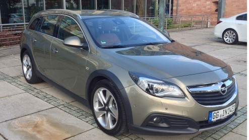 Autotest vernieuwde Opel Insignia 2.0 CDTI en 1.4 Turbo. Opel opwaardeert topmodel Insignia met vooral een nieuw interieur met geavanceerd infotainment.