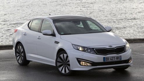 Kia sluit het jaar af met de verwelkoming van de Optima. De splinternieuwe middenklasser komt bij ons  wegens (te) groot succes in Amerika en Azi  voorlopig in n luxe uitvoering op de markt; de 1
