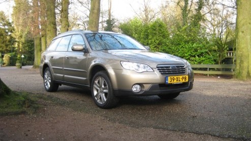 De toepassing van vierwielaandrijving op conventionele modellen zien we steeds meer opduiken in de autowereld. Het verhoogde veiligheidsniveau en praktische nut wordt steeds meer onderschreven. Subaru