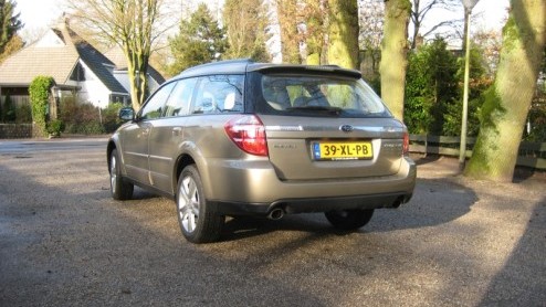De toepassing van vierwielaandrijving op conventionele modellen zien we steeds meer opduiken in de autowereld. Het verhoogde veiligheidsniveau en praktische nut wordt steeds meer onderschreven. Subaru