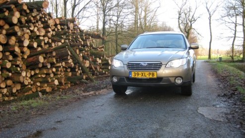 De toepassing van vierwielaandrijving op conventionele modellen zien we steeds meer opduiken in de autowereld. Het verhoogde veiligheidsniveau en praktische nut wordt steeds meer onderschreven. Subaru