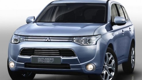 Mitsubishi neemt nieuwe Outlander als plug-in hybride mee naar de Autosalon van Parijs. De Outlander PHEV komt begin 2013 eerst in Japan op de markt en belooft 1 op 61 te kunnen rijden!