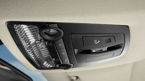 BMW introduceert een nieuw veiligheidsysteem op nieuwe modellen; eCall. Dit systeem is vanaf 2015 verplicht en kan handmatig of automatisch een noodoproep doen bij een aanrijding. Een simkaart in de a
