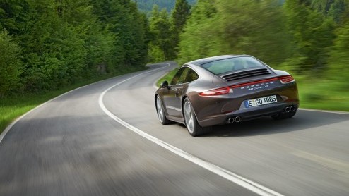 Porsche breidt het modelprogramma van de nieuwe 911 uit met de 911 Carrera 4. Het model is voorzien van actieve vierwielaandrijving en debuteert tijdens de Autosalon van Parijs eind september. Prijzen