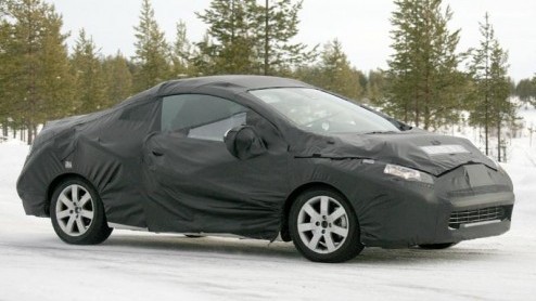 Na de introductie van de Peugeot 308 kan natuurlijk de coup cabrioletvariant niet achterblijven. De ontwikkeling is druk gaande en in de lente van volgend jaar kunnen we zijn intrede tegemoet zien. O