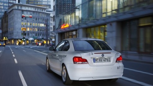Op de Autosalon van Genve heeft BMW ook nieuws dat dichter bij heden staan. De Duitsers hebben een belangrijke wereldprimeur te verklappen; de productieversie van de eerste elektrisch aangedreven BMW