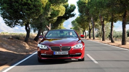 De BMW 6 Serie is compleet! Na de introductie van de Zes als Cabriolet is nu de 6 Serie Coupe een feit. Het topmodel met vast dak oogt en is nog sportiever dan zijn voorganger, maar nog altijd een lux