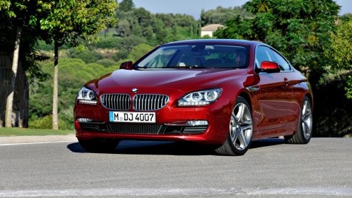 De BMW 6 Serie is compleet! Na de introductie van de Zes als Cabriolet is nu de 6 Serie Coupe een feit. Het topmodel met vast dak oogt en is nog sportiever dan zijn voorganger, maar nog altijd een lux