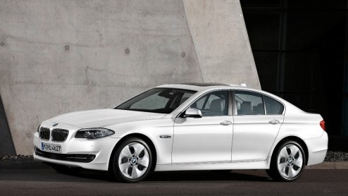 BMW zet de nieuwe tweeliter TwinPower Turbo viercilindermotor breed uit in het gamma. Voortaan zijn ook de 5 Serie en Z4 er mee leverbaar. Verder krijgen andere motoren nog meer kracht en is de 520d E