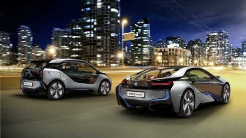 Het submerk BMW i van BMW wordt steeds meer werkelijkheid. De Duitsers presenteren de i3 Concept en i8 Concept, twee studiemodellen die een totaal nieuwe kijk moeten geven op individuele mobiliteit.