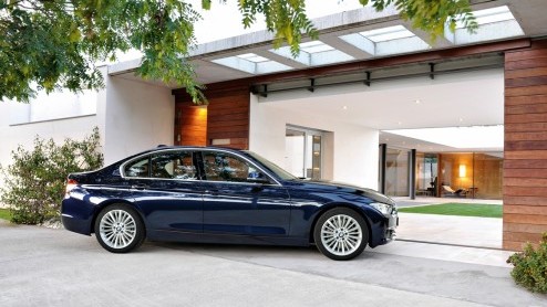 Hoewel veel ogen gericht zijn op de nieuwe BMW 320i met 20% bijtelling, breidt BMW het leveringsprogramma ook naar onderen uit. De 316i doet intrede en gaat 33.290 euro kosten.