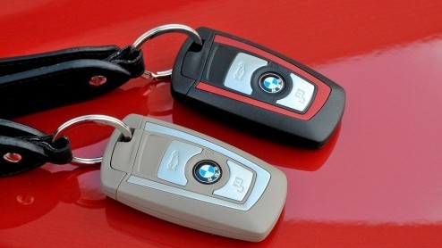 Het stabiliteitsakkoord raakt ook de automobilist. Niet alleen zullen de brandstofprijzen stijgen door het verhogen van de BTW naar 21%, ook wordt de onbelaste reiskostenvergoeding van 19 cent afgesch