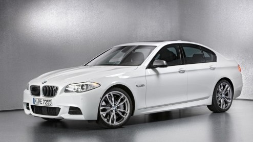 De door BMW aangekondigde M Performance modellen zien vandaag het licht. De Duitsers trappen af met de M550d xDrive en de X5 & X6 M50d. Het trio is voorzien van een 3.0 liter diesel met drie(!) turbo