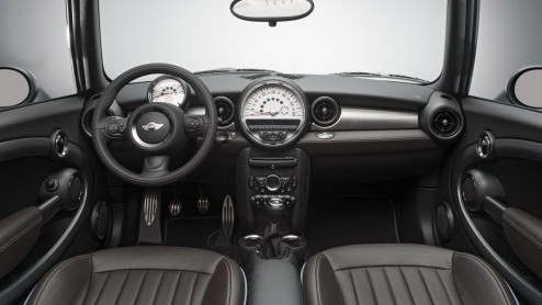 Bij Mini kijken ze niet op van een speciale uitvoering meer of minder, en dus is er nu de Mini Cabrio Highgate. Met een glossy in- en exterieur. De coole cabrio is verkrijgbaar met keuze uit verschill