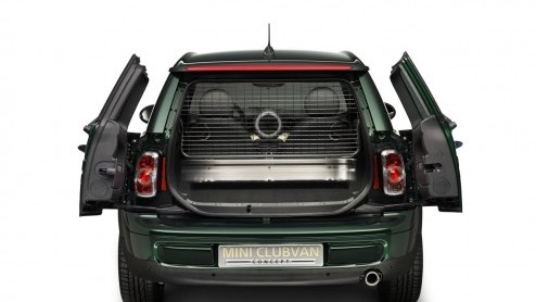 Er werd al stiekem over gesproken en vandaag ziet hij alvast digitaal het licht: de Mini Clubvan Concept. Zeg maar de bestelversie van de Clubman, die debuteert op de Autosalon van Genve.