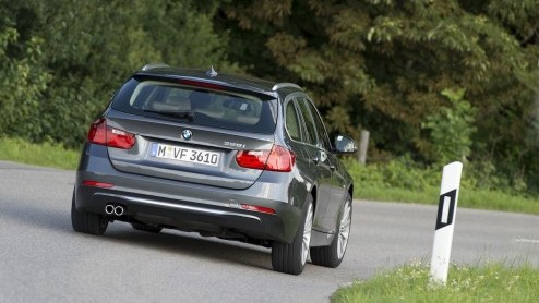 Meestal doet ze er in Mnchen wat langer over, maar ditmaal hebben ze de Touring al een half jaar na het verschijnen van de nieuwe BMW 3-serie Sedan klaar. Hij is een beetje gegroeid, maar vooral de b