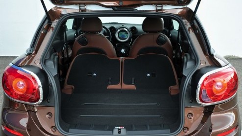 De MINI Paceman is onderweg naar de dealer. Vanaf 16 maart staat hij in de showroom voor prijzen die net onder de 30 mille beginnen. De diesel is ietsje duurder en voor de Cooper S wordt 35.695 euro g