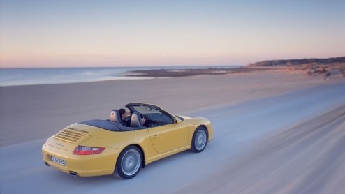Dat de Porsche 911 een geliefde sportbolide is was al bij velen bekend. Nu wordt deze positie nog eens bevestigd met de titel Beste Auto ter Wereld. Bijna 95.000 lezers van het Auto Motor und Sport ma