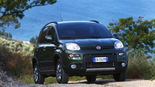 Sinds jaar en dag is de Fiat Panda in allerlei smaken verkrijgbaar. In navolging van zijn voorgangers levert Fiat binnenkort ook weer een stoere Panda 4x4 en een Panda Natura Power op aardgas. Nieuw i