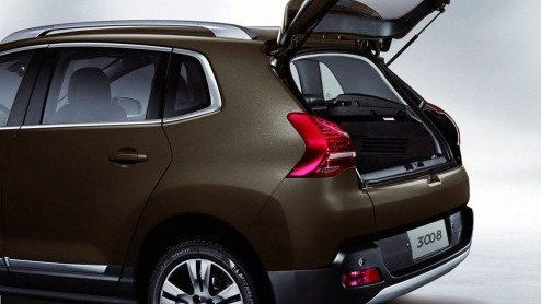 Peugeot heeft de 3008 nog eens onder de loep genomen. De gefacelifte versie maakt nog dit jaar zijn debuut in China. Op ons continent debuteert de vernieuwde crossover pas volgend jaar.