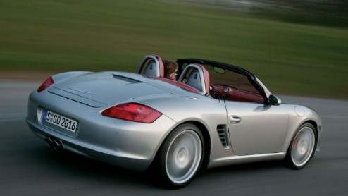 Porsche toont volgende maand op de autoshow in Bologna een nieuwe variant van de Boxter. Hij krijgt de naam RS 60 Spyder � een hommage naar het succesvolle raceverleden in de 60-er jaren - en is gebas