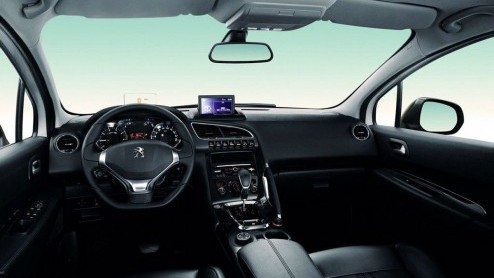 Peugeot heeft de 3008 nog eens onder de loep genomen. De gefacelifte versie maakt nog dit jaar zijn debuut in China. Op ons continent debuteert de vernieuwde crossover pas volgend jaar.