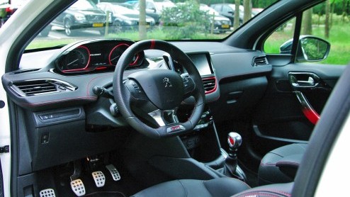 Autotest Peugeot 208 GTI met 1.6 THP 200 pk turbomotor. Wel of geen hot hatch?