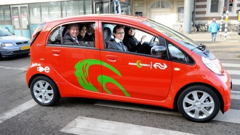 Gebruikers van Greenwheels-deelautos in Amsterdam, Rotterdam, Den Haag en Utrecht kunnen sinds kort op 25 plaatsen een elektrisch aangedreven deelauto gebruiken. Zij kunnen emissievrij rijden in een 