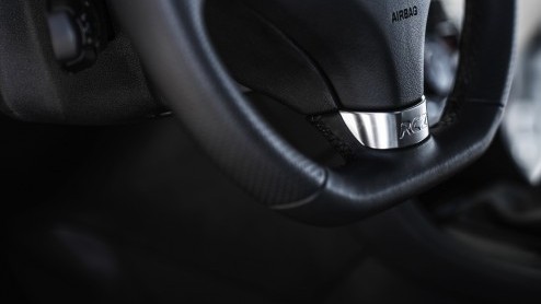 Autotest Peugeot RCZ THP 200, een krachtige versie met kortere versnellingspook, extra geluidsbeleving en een veerpootbrug. Plezier voor twee!