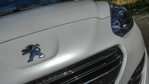 Autotest Peugeot RCZ THP 200, een krachtige versie met kortere versnellingspook, extra geluidsbeleving en een veerpootbrug. Plezier voor twee!