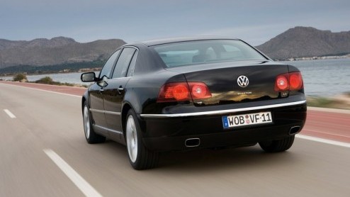 Voor het vlaggenschip Phaeton heeft Volkswagen meer pit tegen een lager verbruik in petto. De 3.0 TDI dieselmotor in deze Duitser werd namelijk herzien. Meer pks, Newtonmeters en minder dieselverbrui