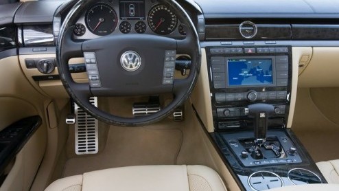 Voor het vlaggenschip Phaeton heeft Volkswagen meer pit tegen een lager verbruik in petto. De 3.0 TDI dieselmotor in deze Duitser werd namelijk herzien. Meer pks, Newtonmeters en minder dieselverbrui