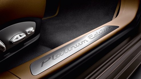 Interesse in een exclusieve uitvoering van de Porsche Panamera? Vanaf eind november staat de Platinum Edition in de showroom met onderscheidende details in platinum silver metallic en extra uitrusting