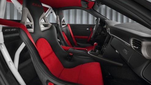 En daar hebben we de volgende speciale Porsche 911. Het is de 911 GT3 RS 4.0, voorzien van racy vierlitermotor met liefst 500 pk en 460 Nm. Zonder turbos! Porsche bouwt er 600 stuks van voor een Nede