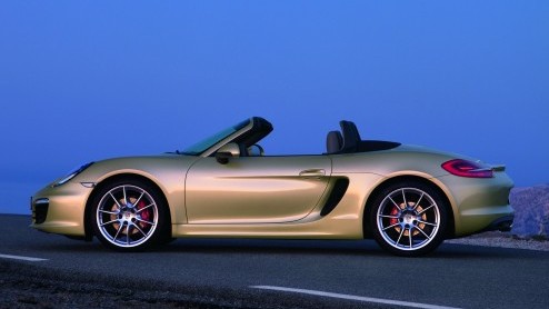 Dik twee maanden nadat hij zijn publieksdebuut maakte op de autosalon van Geneve, heeft de nieuwe Porsche Boxster nu ook de Nederlandse dealers bereikt. Zuiniger en stoerder, tijd voor feestje bij Por