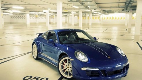 Porsche heeft 5 miljoen vrienden op Facebook. Reden voor de fabrikant om een speciale versie van de 911 te lanceren op basis van de 911 Carrera 4S.