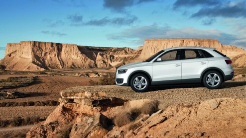 Audi zet de Q3 vanaf eind juni in de orderboeken. Daarom is het wel handig om te weten wat-ie moet gaan kosten. Hij wordt uitgeleverd vanaf 38.400 euro en is vanaf de voorverkoop verkrijgbaar met dr