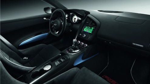 Na 333 exemplaren gebouwd te hebben van de Audi R8 GT coupe introduceert de Duitse fabrikant de topless versie. Rond het Zuid-Duitse Ingolstadt (de thuishaven van Audi, nabij Mnchen) maakten we de ee