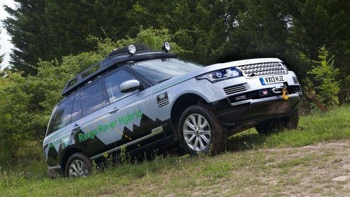 Land Rover opent 10 september de orderboeken van de Range Rover Hybrid en de Range Rover Sport Hybrid. Om te demonstreren dat in de nieuwe diesel-hybrides de offroadcapaciteiten behouden zijn g