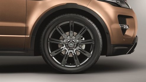 Land Rover heeft een reeks updates in petto voor de Range Rover Evoque. Zo debuteert een 9-traps automaat en komt de zogeheten Active Driveline beschikbaar, ofwel vierwielaandrijving on demand.