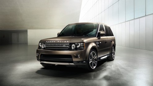 Land Rover laat modeljaar 2012 niet zomaar aan zich voorbij gaan. De Range Rover Sport krijgt een subtiele update met meer luxe uitrustingsmogelijkheden, een krachtkuur voor de diesel en verfijnde uit