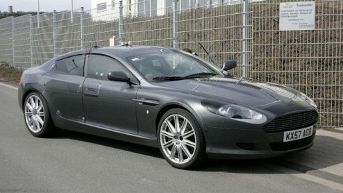 Nu we het studiemodel van de Aston Martin Rapide al in 2006 konden aanschouwen op de NAIS in Detroit, zijn we verheugd weer eens iets van deze niche-Brit te horen.