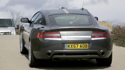 Nu we het studiemodel van de Aston Martin Rapide al in 2006 konden aanschouwen op de NAIS in Detroit, zijn we verheugd weer eens iets van deze niche-Brit te horen.