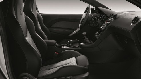 Peugeot introduceert een gelimiteerde uitvoering van de RCZ die ook naar Nederland komt; de RCZ Onyx. Deze exclusieve versie is gebaseerd op de versie met 1.6 THP en gaat iets meer dan 34 mille kosten