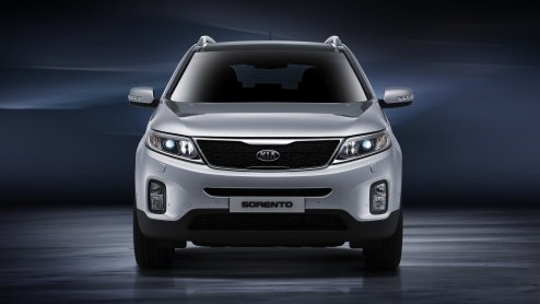 Kia vindt het tijd om de Europese versie van de Sorento een opfrisser te geven. De in 2009 geintroduceerde SUV is subtiel behandeld aan de tand des tijds maar onder de kap is er meer nieuws.