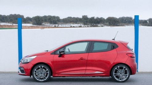 Eerste ronde met de nieuwe Renault Clio RS 1.6 turbo EDC. Wat een scheurneus, met 200 pk en felle looks.