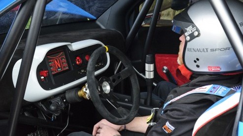 Geen Renault TwinFun maar Twin'Run. De TwinRun is een racertje met 3.5 V6 die 320 pk levert. Dat is pas een hot hatch. Voorproefje Renault Twingo.
